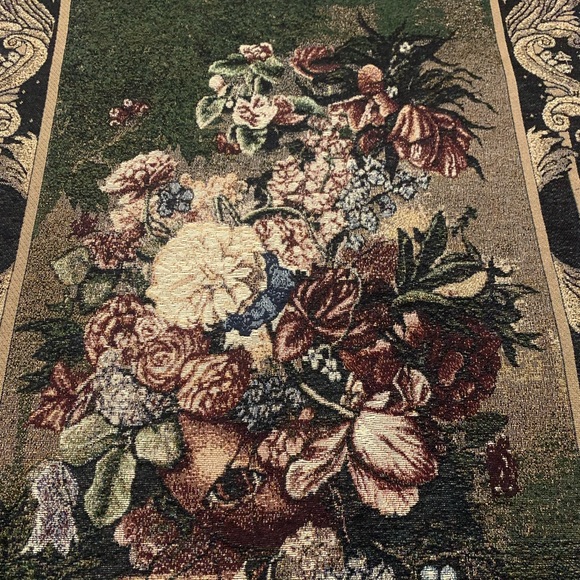 42” x 35” (3’6” x 2’11”) Moody Floral Tapestry w Navy Backing made in US - Picture 3 of 8